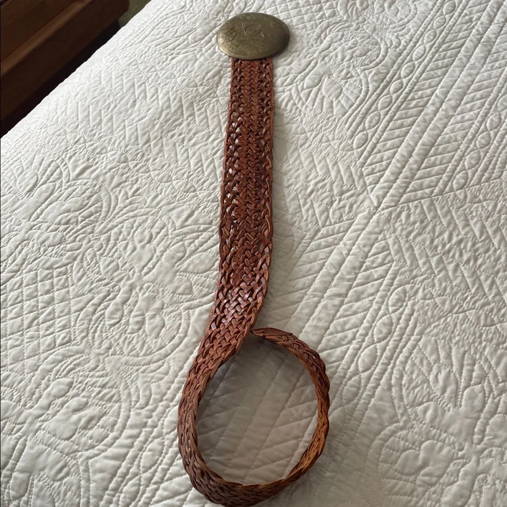 Vintage belt in brown with brass buckle No label